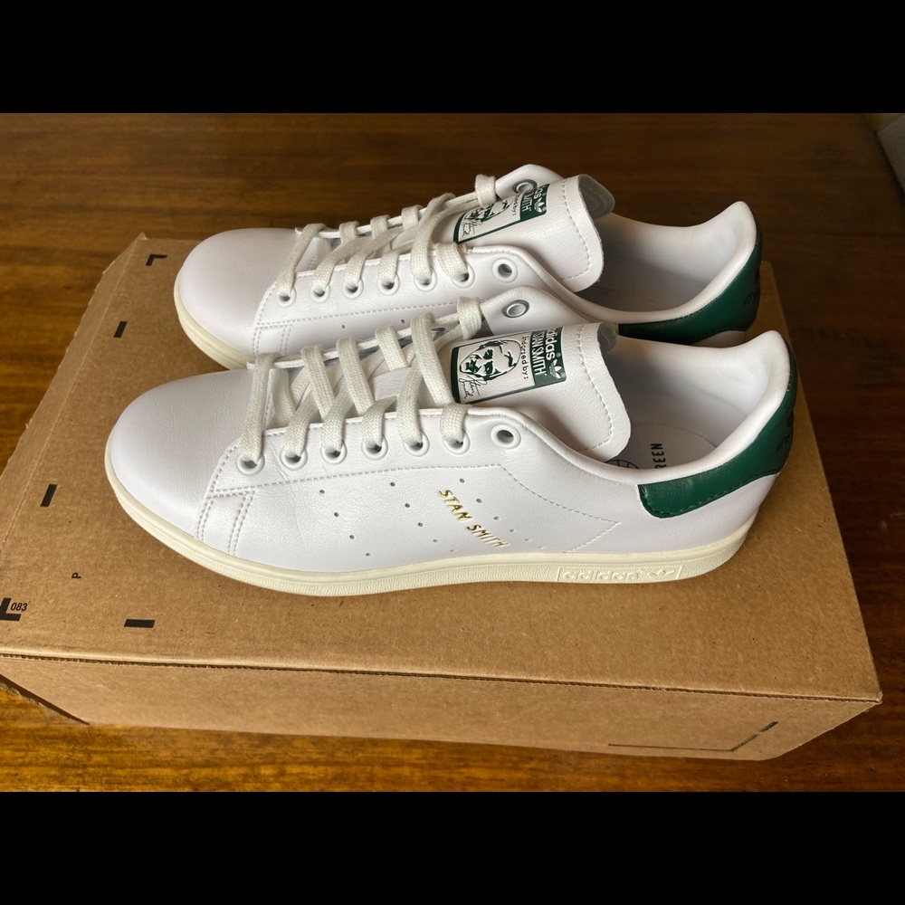 Adidas Stan Smith Shoes - Picture 4 of 10